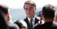 Presidente Jair Bolsonaro conversa com apoiadores ao deixar o Palácio da Alvorada em Brasília
30/03/2020 REUTERS/Ueslei Marcelino   Foto: Reuters