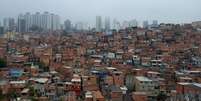 Favela de Paraisópolis e bairro nobre do Morumbi ao fundo  Foto: Felipe Souza/BBC Brasil / BBC News Brasil
