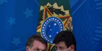 Bolsonaro e Mandetta durante coletiva de imprensa em Brasília, em 18 de março  Foto: EPA / Ansa - Brasil