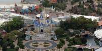 Parque temático Magic Kingdom, da Disney, após seu fechamento em esforço para combater a disseminação do Covid-19. Orlando, Flórida, EUA. 16/03/2020.  REUTERS/Gregg Newton    Foto: Reuters