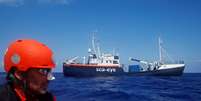 Navio Alan Kurdi, da ONG alemã Sea Eye, no Mar Mediterrâneo
29/08/2019 REUTERS/Darrin Zammit Lupi  Foto: Reuters