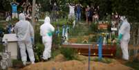 Enterro de homem de 34 anos que morreu devido ao coronavírus em cemitério de Manaus
10/04/2020
REUTERS/Bruno Kelly  Foto: Reuters