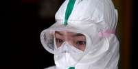 Agente de saúde com roupa de proteção aguarda resultado de exames para Covid-19 em Wuhan, epicentro da doença na China
28/03/2020
REUTERS/Aly Song  Foto: Reuters