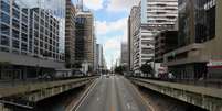 Avenida Paulista, em São Paulo, praticamente deserta durante "lockdown" por pandemia de coronavírus 
24/03/2020
REUTERS/Amanda Perobelli  Foto: Reuters