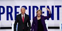 Joe Biden e Elizabeth Warren em Westerville, nos Estados Unidos
15/10/2019 REUTERS/Shannon Stapleton  Foto: Reuters