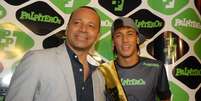 Neymar pai e Neymar filho. Pai do jogador garante que decisão final é dele  Foto: Tércio Teixeira / Futura Press