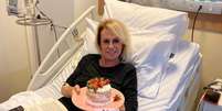 Ana Maria Braga recebe presente ao 'comemorar' aniversário em hospital; Apresentadora fez sua 4ª quimioterapia e imunoterapia em câncer no pulmão  Foto: Instagram, Ana Maria Braga / PurePeople