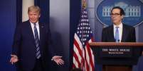 Presidente dos EUA, Donald Trump, e o secretário do Tesouro Steven Mnuchin durante briefing diário da força-tarefa sobre coronavírus na Casa Branca em Washington, EUA
21/04/2020
REUTERS/Jonathan Ernst  Foto: Reuters