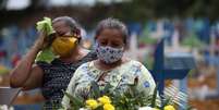 Enterro coletivo devido ao coronavírus no cemitério Parque Tarumã, em Manaus 28/4/2020 REUTERS/Bruno Kelly 28/4/2020 REUTERS/Bruno Kelly  Foto: Reuters