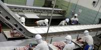 Processamento de carne bovina em frigorífico em Santana de Parnaíba (SP) 
19/12/2017
REUTERS/Paulo Whitaker  Foto: Reuters