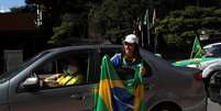 Apoiadores do presidente Jair Bolsonaro participam de carreata contra medidas de isolamento em São Paulo
03/05/2020
REUTERS/Amanda Perobelli  Foto: Reuters