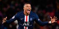 Mbappé pode ter seu contrato renovado com o Paris Saint-Germain (Foto: FRANCK FIFE / AFP)  Foto: Lance!