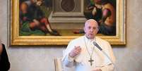 Para Francisco durante audiência geral remota 
15/04/2020
Vatican Media/­Handout via REUTERS  Foto: Reuters