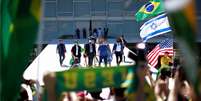 Bandeira de Israel aparece com frequência em atos pró-governo  Foto: Reuters / BBC News Brasil
