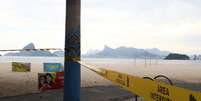 Niterói, que já interditou a Praia de Icaraí, amplia medidas restritivas a fim de conter expansão da covid-19
19/03/2020
REUTERS/Pilar Olivares  Foto: Reuters