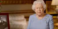 Rainha Elizabeth faz discurso televisionado ao Reino Unido no 75º aniversário do Dia da Vitória na Europa
08/05/2020
Buckingham Palace/Handout via REUTERS   Foto: Reuters
