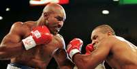 Luta entre Evander Holyfield (à direita) e Mike Tyson em 1997, em Las Vegas (EUA) 
28/06/1997  Foto: Reuters