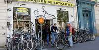 Oficina de bicicletas em Paris
06/05/2020
REUTERS/Charles Platiau  Foto: Reuters