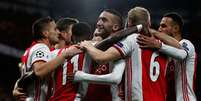 Ajax e os demais clubes holandeses podem iniciar treinos e jogos antes de setembro (Foto: Adrian DENNIS / AFP)  Foto: Lance!