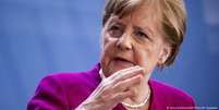 "Nenhum país pode resolver essa crise isoladamente", disse Merkel à Assembleia Mundial de Saúde da OMS  Foto: DW / Deutsche Welle