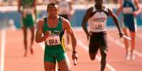 Cláudio Roberto de Sousa correu a eliminatória do 4x100m rasos nos Jogos de Sydney-2000 (Foto: Arquivo/COB)  Foto: Lance!