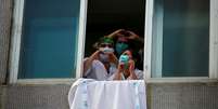 Funcionários do hospital La Paz, em Madri, durante protesto
25/05/2020 REUTERS/Juan Medina  Foto: Reuters