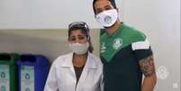 Luan emocionou a biomédica Ana Paula de Oliveira em doação de sangue no Allianz (Reprodução/TV Palmeiras)  Foto: Lance!