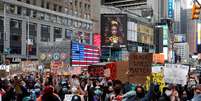 Manifestantes protestam em Nova York contra morte de George Floyd
01/06/2020
REUTERS/Mike Segar  Foto: Reuters
