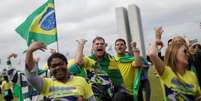 Apoiadores do presidente Jair Bolsonaro protestam contra o STF
09/05/2020
REUTERS/Ueslei Marcelino  Foto: Reuters