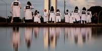 Protesto de enfermeiros em Brasília em homenagem a colegas mortos durante pandemia de Covid-19
12/05/2020
REUTERS/Adriano Machado  Foto: Reuters