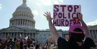 Manifestantes protestam contra violência policial em Washington  Foto: DW / Deutsche Welle