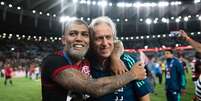 Gabigol e Jorge Jesus, do Flamengo  Foto: Reprodução/ Twitter / Estadão