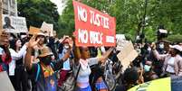 Manifestantes durante o protesto "Black Lives Matter" em Londres, Reino Unido 
03/06/2020
REUTERS / Dylan Martinez  Foto: Reuters