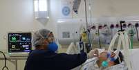 Enfermeira atende paciente da Covid-19 em hospital municipal em São Paulo
03/06/2020
REUTERS/Amanda Perobelli  Foto: Reuters