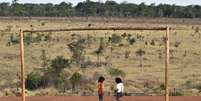 Mortalidade infantil é considerada realidade frequente entre crianças Xavante, em razão da falta de assistência médica  Foto: Adriano Gambarini/OPAN / BBC News Brasil