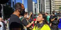 Atrito entre manifestantes pró Bolsonaro e contra o presidente Bolsonaro, na tarde do último domingo (31), na avenida Paulista  Foto: Roberto Sungi / Futura Press