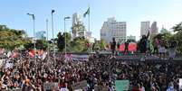 Manifestantes fazem ato contra Bolsonaro no Largo da Batata  Foto: Estadão Conteúdo