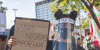 Movimentação de manifestantes contra governo federal e anti-racismo no Largo da Batata, em Pinheiros, zona oeste de Sao Paulo, neste domingo  Foto: Anderson Lira/Framephoto / Estadão Conteúdo