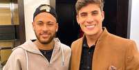 Neymar viu o fã Tiago Ramos se tornar namorado de sua mãe e pivô de escândalo midiático  Foto: Reprodução/Instagram