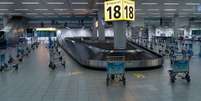 Área de bagagens vazia em aeroporto de Amsterdã  Foto: Getty Images / BBC News Brasil