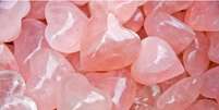 O Quartzo rosa é um dos cristais do amor mais famosos - Crédito: mahey/Shutterstock  Foto: João Bidu