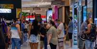 Movimentação de clientes no NorteShopping, no Cachambi, na zona norte do Rio de Janeiro, na tarde desta quinta-feira (11).   Foto: Érica Martin/Am Press & Images / Estadão Conteúdo