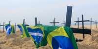 Protesto na areia da praia de Copacabana  Foto: Ellan Lustosa/Código 19 / Estadão