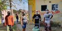 Presidente da Central Única das Favelas (Cufa), Marcivan Barreto já distribuiu cesta básica e kits de higiene para mais de 4.500 famílias de Heliópolis  Foto: Divulgação