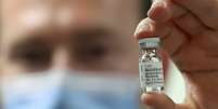 Farmacêutico mostra frasco de dexametasona
16/06/2020
REUTERS/Yves Herman  Foto: Reuters