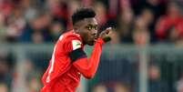 Alphonso Davies é nomeado o 'Novato do Ano' na Bundesliga - (Foto: Divulgação/Twitter)  Foto: Lance!