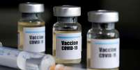 Recipientes com adesivo "Vacina Covid-19", em foto ilustrativa
10/04/2020
REUTERS/Dado Ruvic  Foto: Reuters