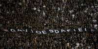 Torcida do Corinthians em ação durante jogo no Pacaembu  Foto: Miguel Schincariol / Gazeta Press