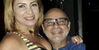Márcia Oliveira Aguiar posa com o marido Fabrício Queiroz  Foto: Reprodução/Facebook