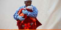 Sobrevivente ao Ebola ajuda a cuidar de bebês portadores do vírus no Congo
25/03/2019
REUTERS/Baz Ratner/  Foto: Reuters